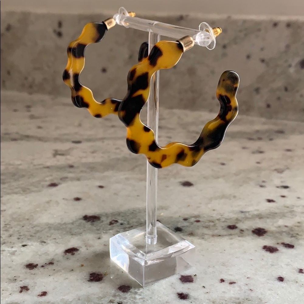 Express Tort Shell Scalloped Hoops